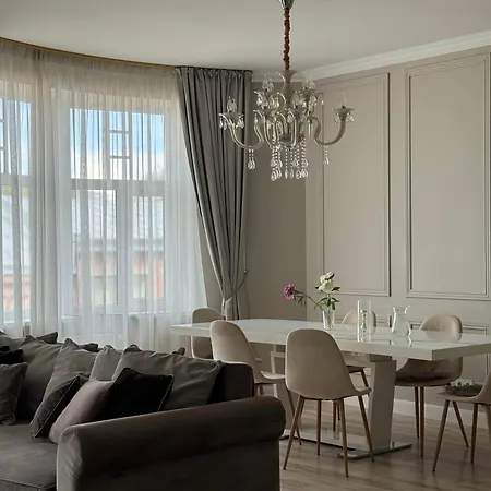 Glamorous In Centre * ريغا